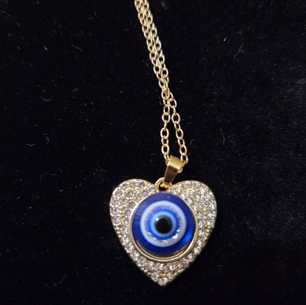 NWOT Gold Color Heart Shape Evil Eye Pendant Necklace